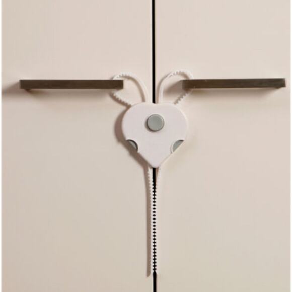 Dreambaby Gray Plastic Cabinet Flex Lock - Picture 4 of 4